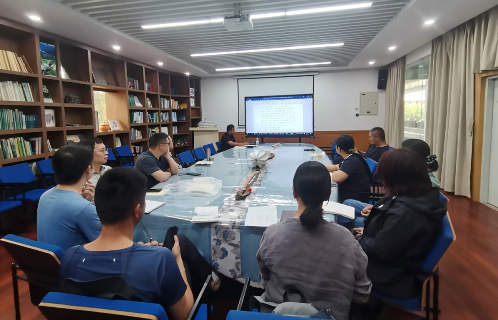 园林园艺中心党小组深入开展“树立和践行正确政绩观学习教育”主题学习活动